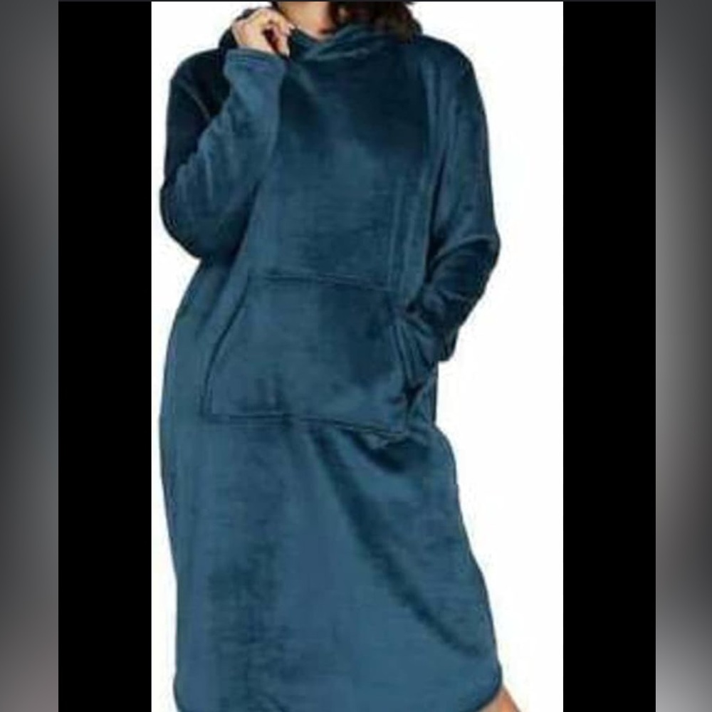32 Degrees hooded lounger.